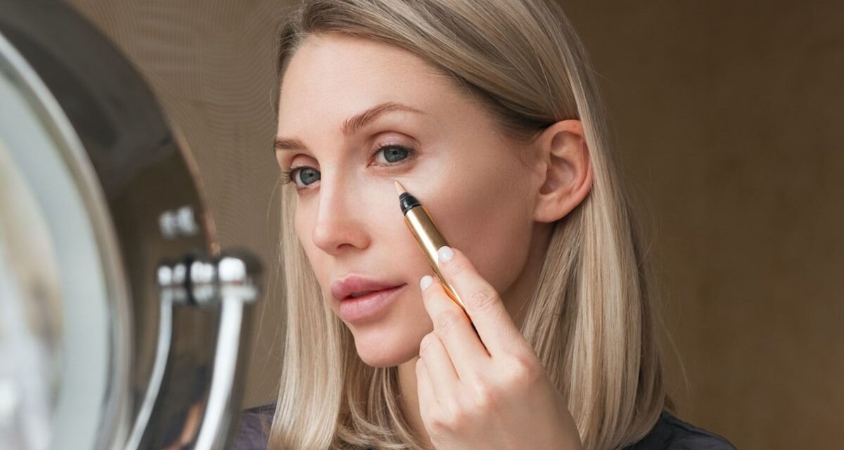 Cette astuce de correcteur viral en 6 étapes effacera complètement vos cercles sombres à chaque fois