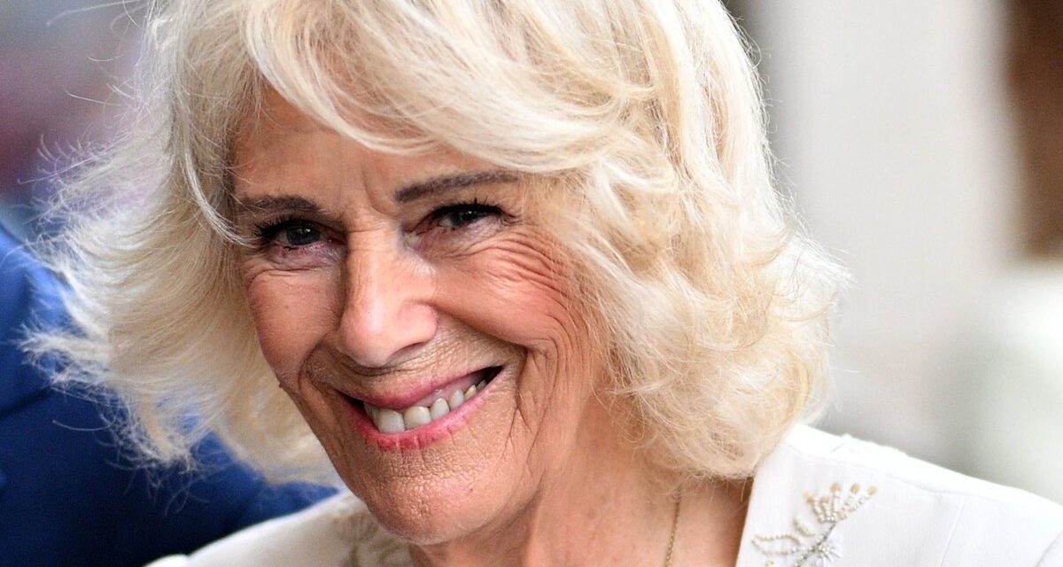 La reine Camilla vient de porter une version moderne de sa robe de mariée à Rome – et personne ne l&rsquo;a remarqué