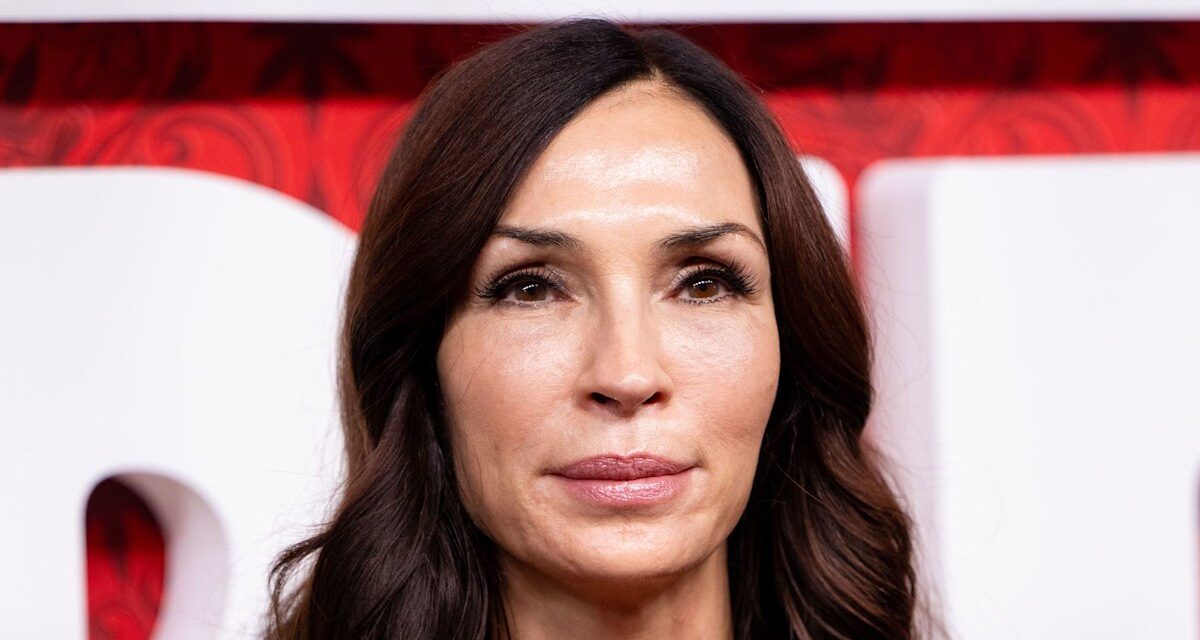 Famke Janssen fait tourner les têtes avec son apparition sur le tapis rouge 30 ans après Bond