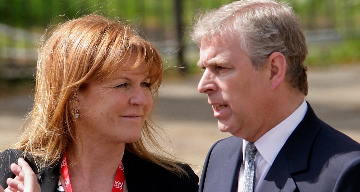 Pourquoi le prince Andrew et Sarah Ferguson vivent toujours ensemble 29 ans après leur divorce