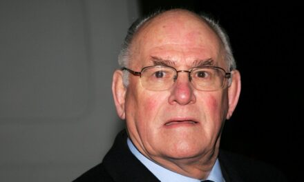 Dans la vie de famille privée de la star d&rsquo;EastEnders, Tony Caunter – alors qu&rsquo;il décède 8 jours après sa femme