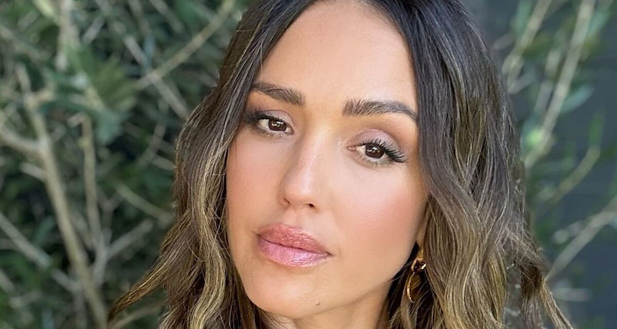 Jessica Alba fait tourner les têtes sur des photos torrides de bikini au milieu d&rsquo;une nouvelle romance