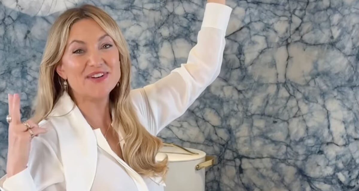 Regardez Kate Hudson ouvrir les portes d&rsquo;une nouvelle cuisine à couper le souffle dans une maison de 6 millions de dollars
