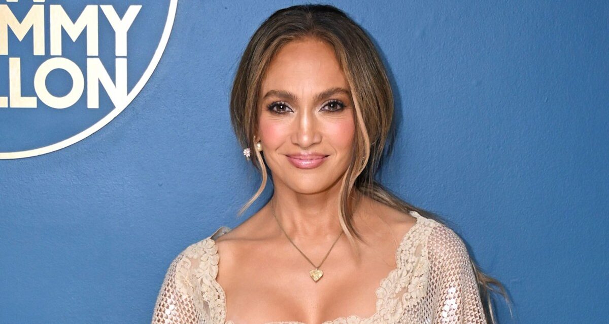 Jennifer Lopez parle d&rsquo;un dysfonctionnement dramatique de sa garde-robe : « Le truc s&rsquo;effondre »