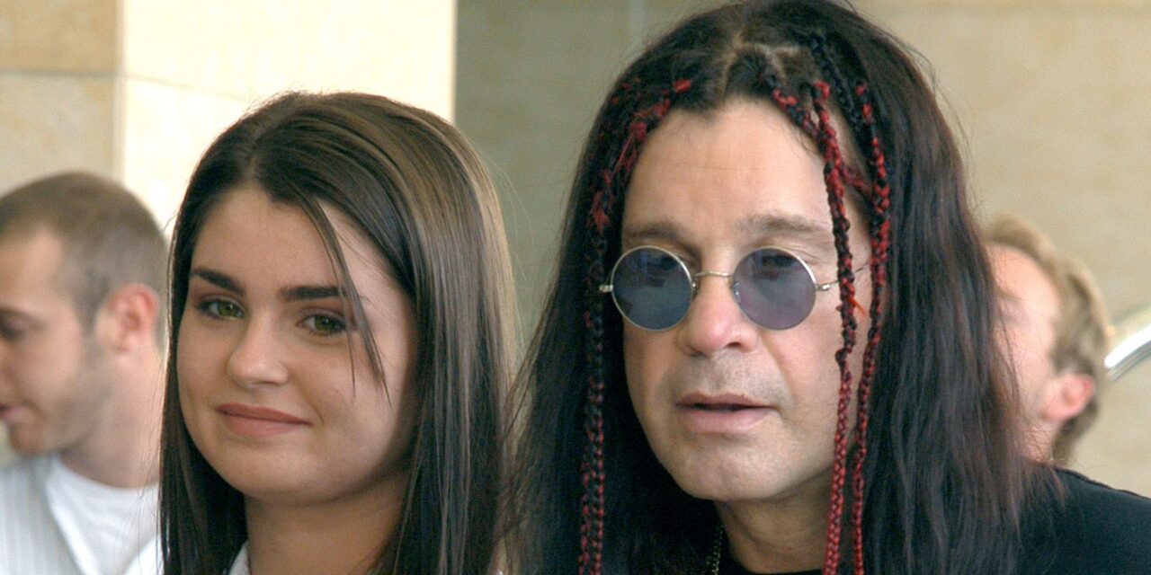 La fille rarement observée d&rsquo;Ozzy Osbourne, Aimee, se joint à une famille célèbre alors qu&rsquo;elle détaille les dernières années «insupportables» de papa