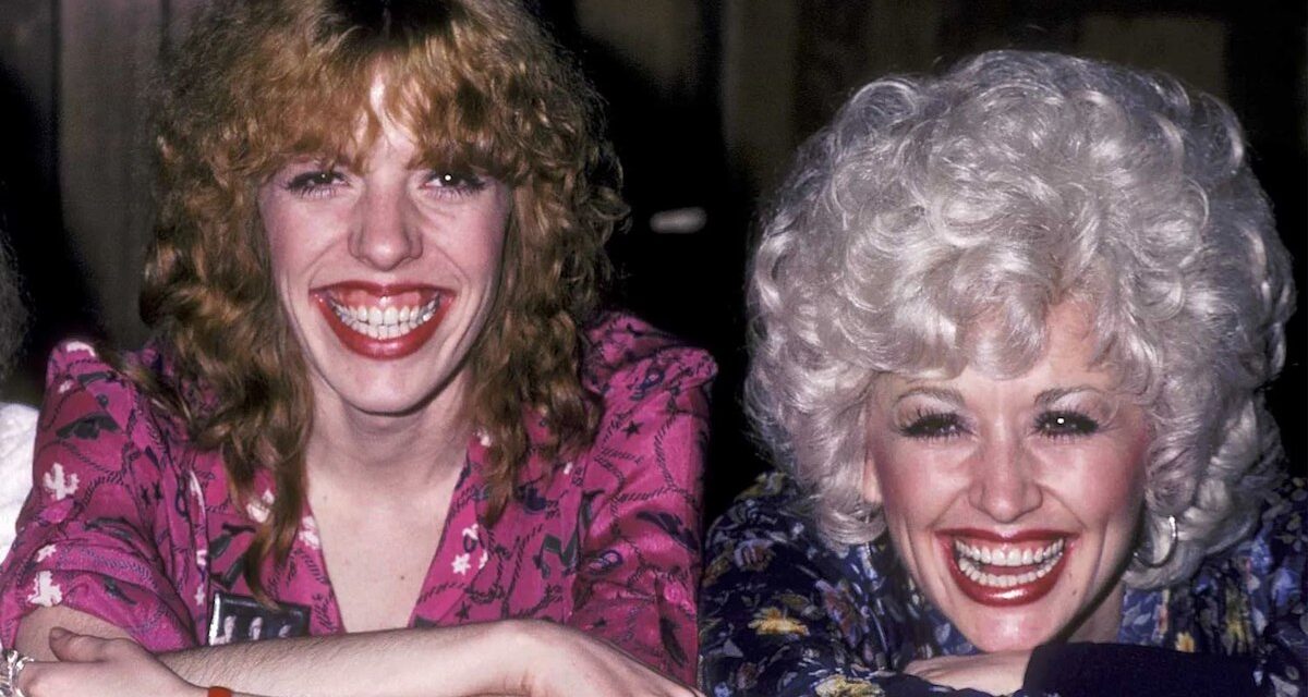 La sœur de Dolly Parton donne une mise à jour au milieu des difficultés de santé: «  Elle ne se sentait pas mieux  »