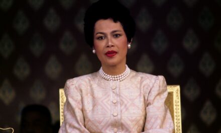 La famille royale de Thaïlande observera une période de deuil d&rsquo;un an après la mort de la reine Sirikit