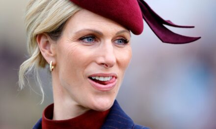 Zara Tindall, 44 ans, affiche un style automnal « avant-gardiste » avec une veste en cuir et des bottes à talons