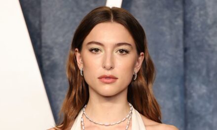 Eve Jobs est des «  objectifs de cheveux  » dans la magnifique première photo depuis 6,7 millions de dollars le mariage