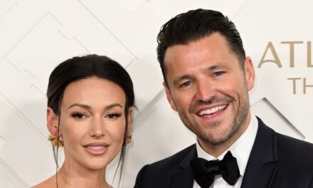 Le bébé Palma de Michelle Keegan et de Mark Wright surprend dans la nouvelle tenue «  traditionnelle  »