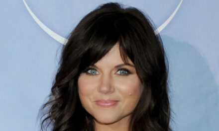 La star des années 90 étouffe les fans avec une apparence sans âge