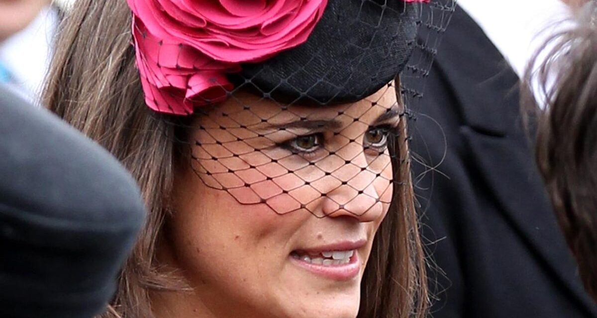 Pippa Middleton donne une « touche romantique » à la robe de fiançailles virale de sa sœur Kate Middleton sur des photos découvertes