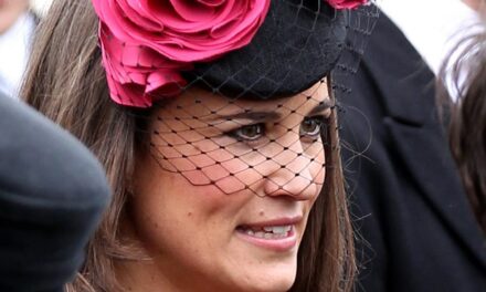 Pippa Middleton donne une « touche romantique » à la robe de fiançailles virale de sa sœur Kate Middleton sur des photos découvertes