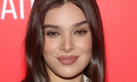 Hailee Steinfeld fait une annonce passionnante : « J&rsquo;ai senti qu&rsquo;il était temps de bouger ! »