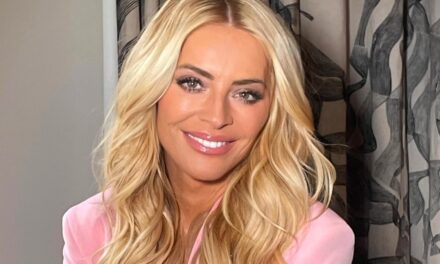 Tess Daly Tess Daly se rend compte qu&rsquo;elle élève ses filles Phoebe et Amber – « Elles n&rsquo;ont jamais été privilégiées » – exclusif