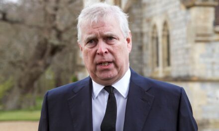 Le roi Charles dépouille le prince Andrew de ses titres et entame le processus d&rsquo;expulsion du Royal Lodge