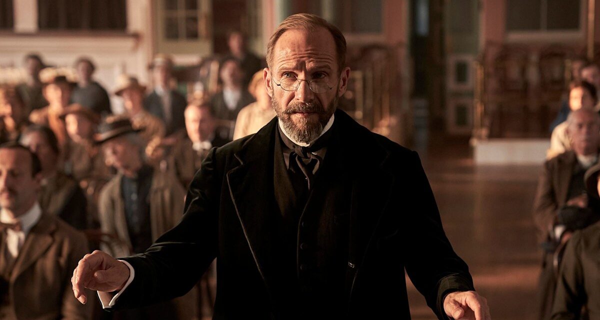 La star de House of Guinness donne un aperçu exclusif du drame d&rsquo;époque avec les acteurs de Downton Abbey et de Happy Valley