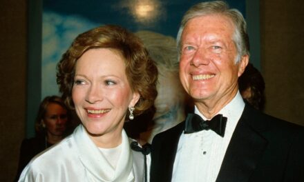 Chip Carter, le fils de Jimmy Carter, parle des « grandes choses » que ses parents lui ont apprises et de la façon dont il veut qu&rsquo;on se souvienne d&rsquo;elles — Exclusif