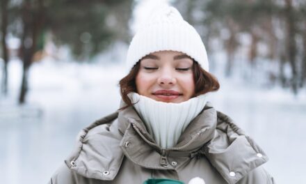 Des erreurs de soins de la peau en hiver qui vous font secrètement paraître plus vieilles