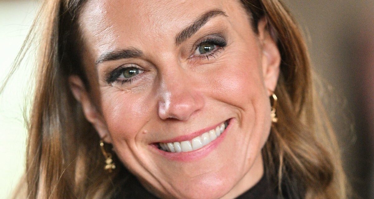 La robe moulante « textbook » de Kate Middleton est une leçon de tenue vestimentaire flatteuse