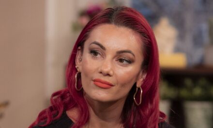 Dianne Buswell répond à Strictement « conspiration » après que son partenaire ait été forcé de quitter la série