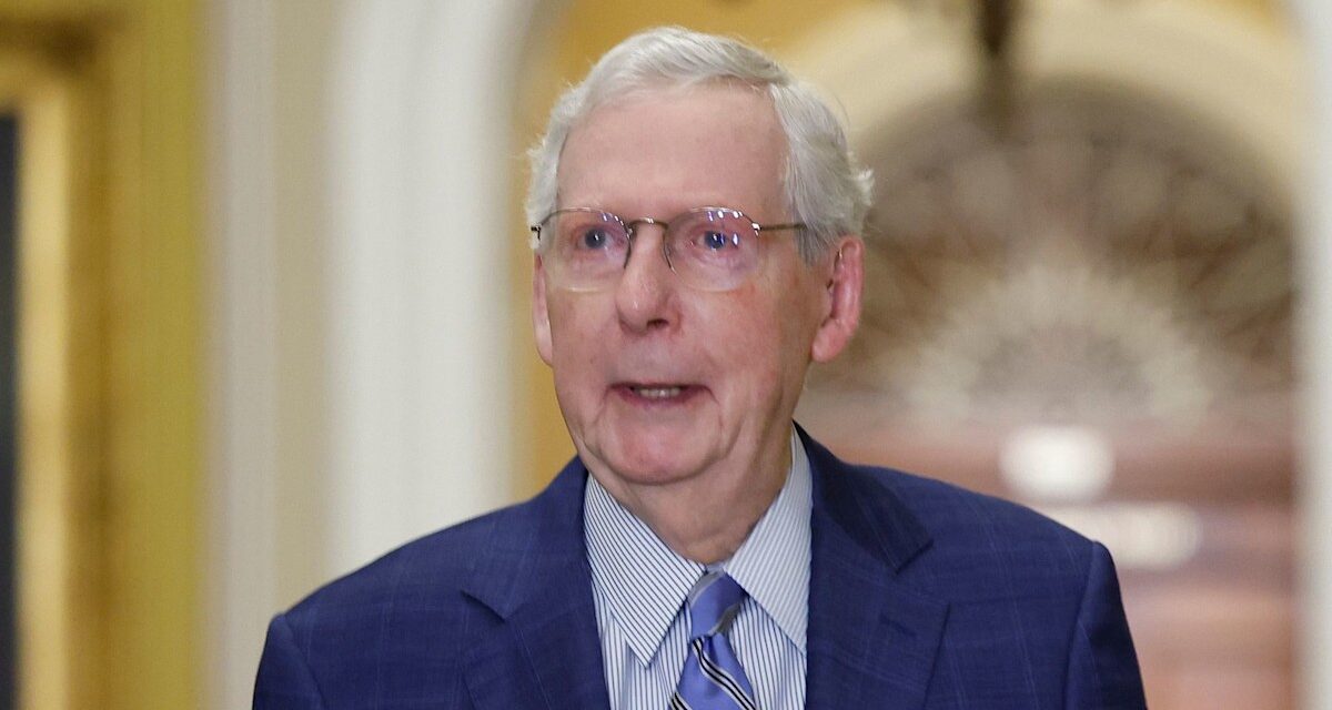 À l&rsquo;intérieur des problèmes de santé du sénateur Mitch McConnell, 83 ans, après une chute alors qu&rsquo;il traversait le bâtiment du Sénat