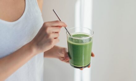 Le jeûne thérapeutique ne sert pas uniquement à perdre du poids : les médecins révèlent son impact sur le collagène après 40 ans