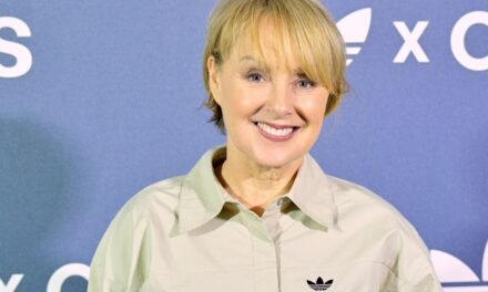 Sally Dynevor, 62 ans, de Coronation Street vient de proposer un look street style majeur (et a réussi !)
