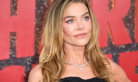 L&rsquo;ex-mari de Denise Richards révèle la raison pour laquelle il est «financièrement désespéré»