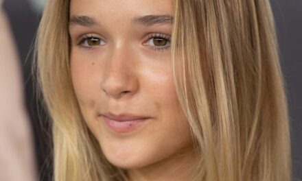 Harper Beckham et sa mère Victoria viennent de se jumeler dans les tenues les plus « inattendues » à ce jour