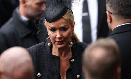Claire Sweeney assiste aux funérailles de Ricky Hatton à la cathédrale de Manchester