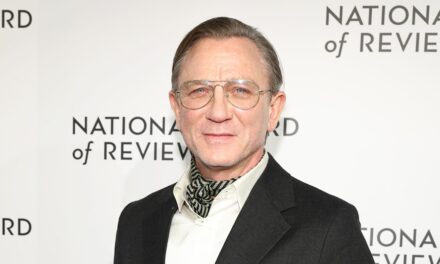 Daniel Craig dévoile une nouvelle transformation capillaire frappante lors d&rsquo;une première étoilée