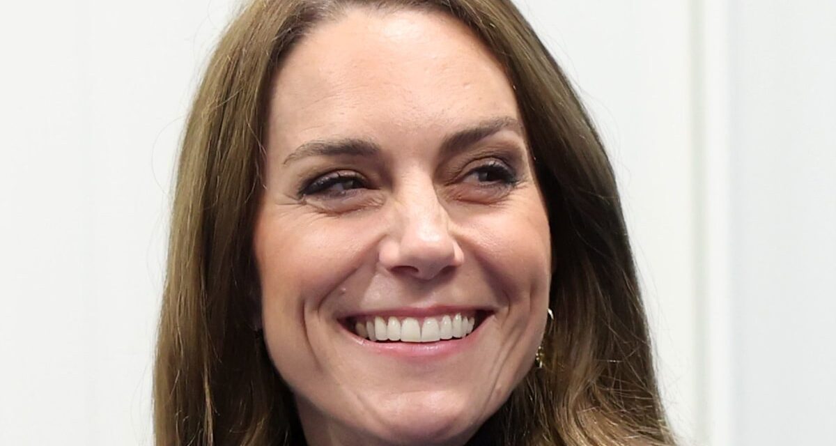 Kate Middleton est l&rsquo;hôtesse parfaite dans une tenue divine ornée d&rsquo;un nœud – avec une touche d&rsquo;originalité