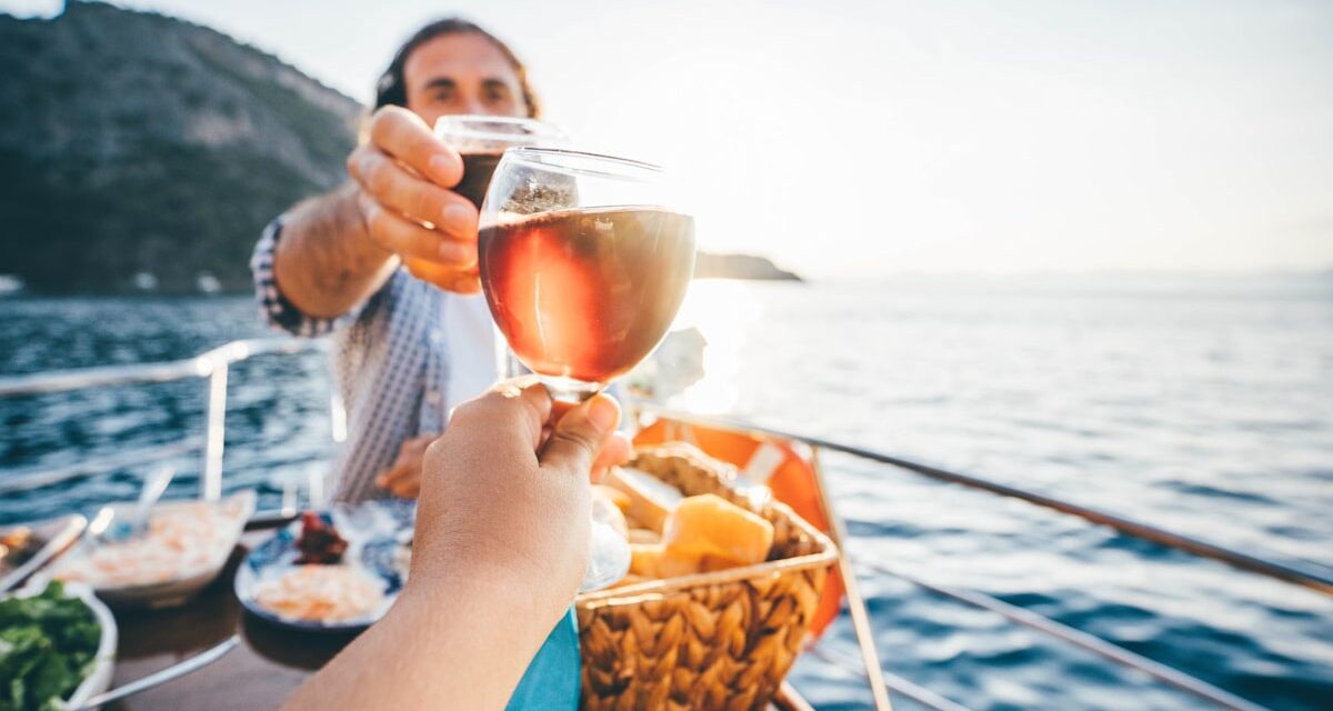 Comment économiser de l&rsquo;argent sur la nourriture en voyage – sans compromettre la cuisine locale