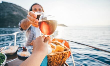 Comment économiser de l&rsquo;argent sur la nourriture en voyage – sans compromettre la cuisine locale