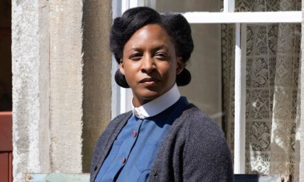 Toutes les créatures grandes et petites téléspectateurs disent la même chose que le nouveau acteur fait ses débuts