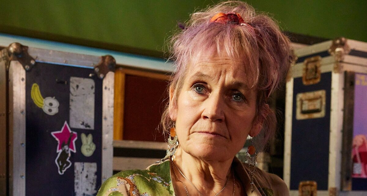 Dans la vie hors écran de la star de Riot Women, Lorraine Ashbourne – y compris son célèbre mari