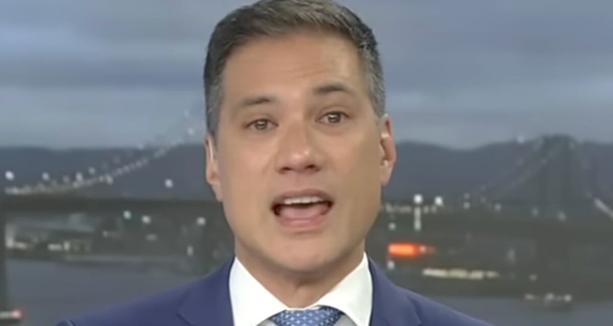 Regardez la présentatrice de nouvelles bien-aimés se fondre en larmes à l&rsquo;antenne avec une déclaration émotionnelle