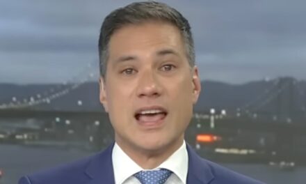 Regardez la présentatrice de nouvelles bien-aimés se fondre en larmes à l&rsquo;antenne avec une déclaration émotionnelle