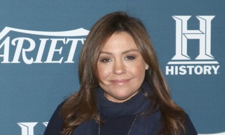 Rachael Ray fait tourner les têtes dans une apparition ultra rare à New York