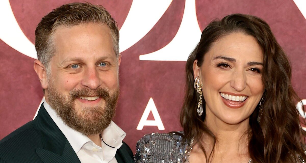 Rencontrez le mari de l&rsquo;acteur de Sara Bareilles, après que la chanteuse ait finalement épousé son petit ami de longue date