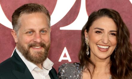 Rencontrez le mari de l&rsquo;acteur de Sara Bareilles, après que la chanteuse ait finalement épousé son petit ami de longue date