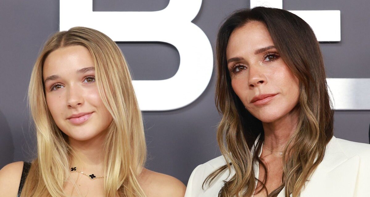 Harper Beckham pourrait être la jumelle de maman Victoria dans une robe longue et éthérée