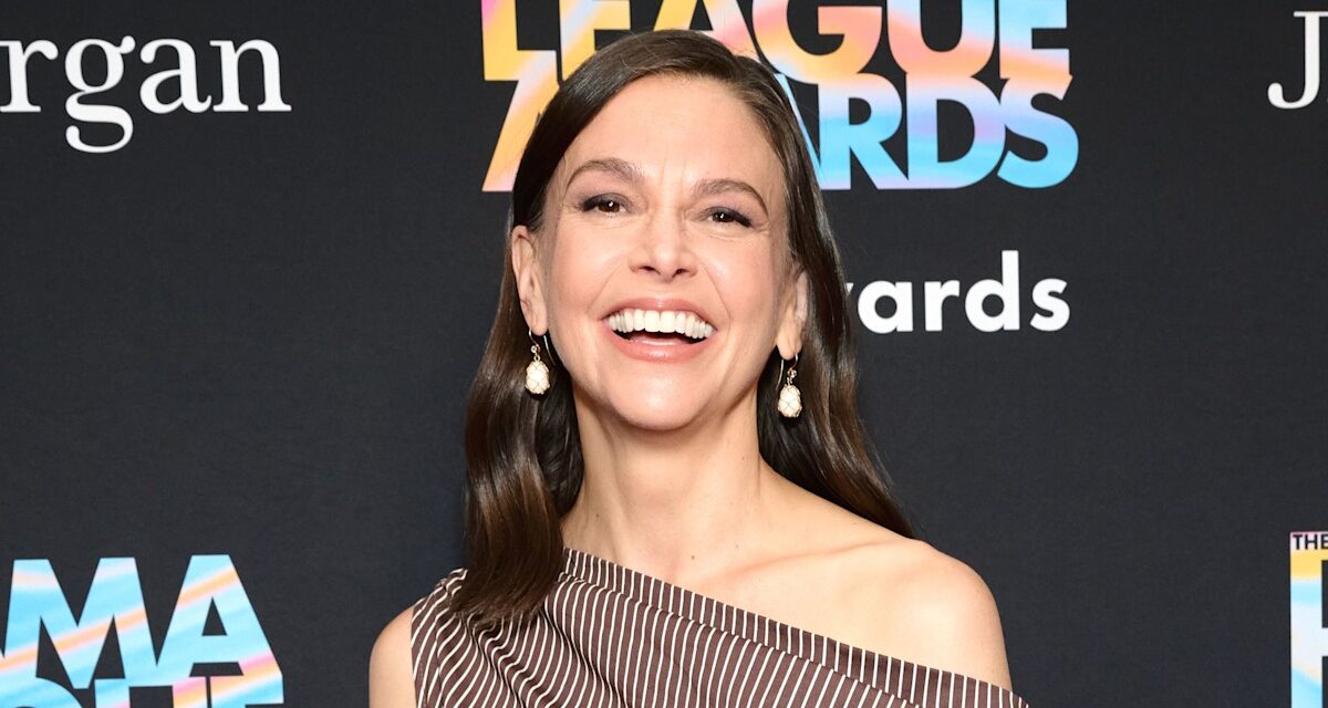 Sutton Foster partage un moment réconfortant sur le tapis rouge avec un invité inattendu après l&rsquo;apparition de Hugh Jackman