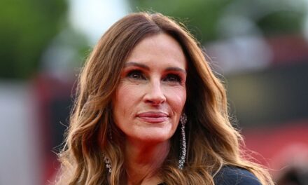 Julia Roberts révèle au revoir émotionnel alors que le plus jeune fils déménage: «  sanglotant  »