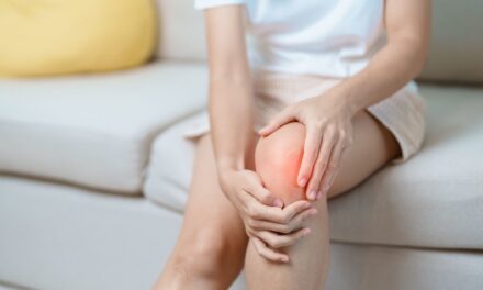 Exercices qui soulagent les douleurs au genou – et ceux à éviter
