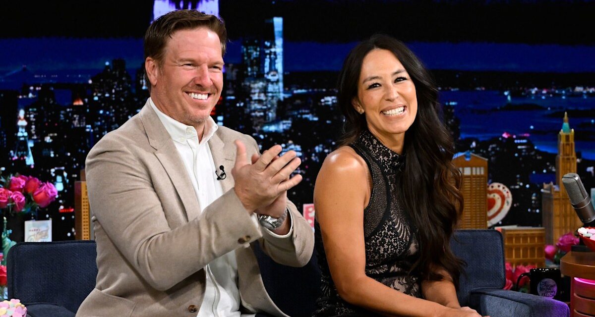 Crew, le plus jeune fils de Joanna et Chip Gaines, fait une apparition remarquée sur un plateau de télévision à Los Angeles