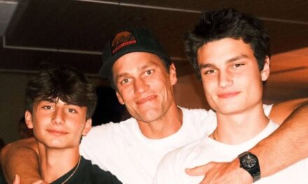 L&rsquo;approche «  prudente  » de Tom Brady à ses fils adolescents de sosie frappant une étape importante: «Vous ne savez jamais»