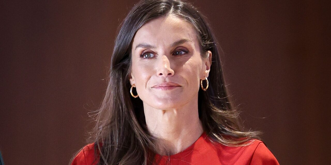 La reine Letizia, 53 ans, est « en feu » dans une tenue copiée de la garde-robe de sa fille, la princesse Leonor