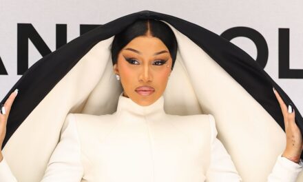 Pourquoi Nicki Minaj et Cardi B se disputent-ils? Leurs échanges en ligne chauffés ont expliqué